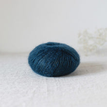 Load image into Gallery viewer, De Rerum Natura - Bérénice (lace weight)