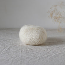 Load image into Gallery viewer, De Rerum Natura - Bérénice (lace weight)