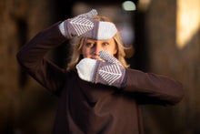 Load image into Gallery viewer, Kate Davies - Warm Hands