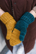 Load image into Gallery viewer, Laine - 52 Weeks of Easy Knits