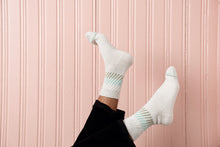 Load image into Gallery viewer, Pom Pom Winter 2022