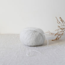 Load image into Gallery viewer, De Rerum Natura - Bérénice (lace weight)